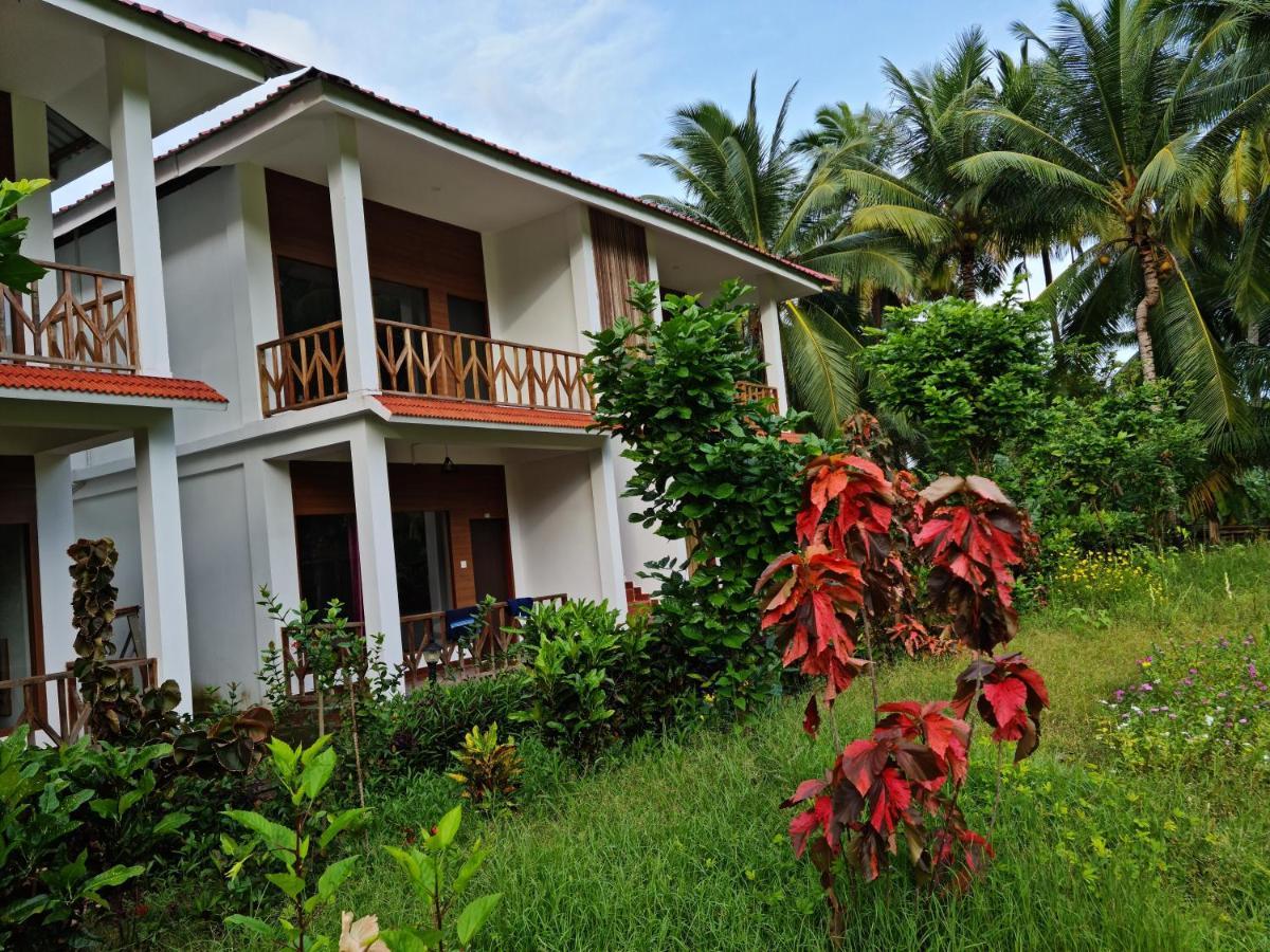 Hotel Exotica Squares Lakshmanpur Exterior foto